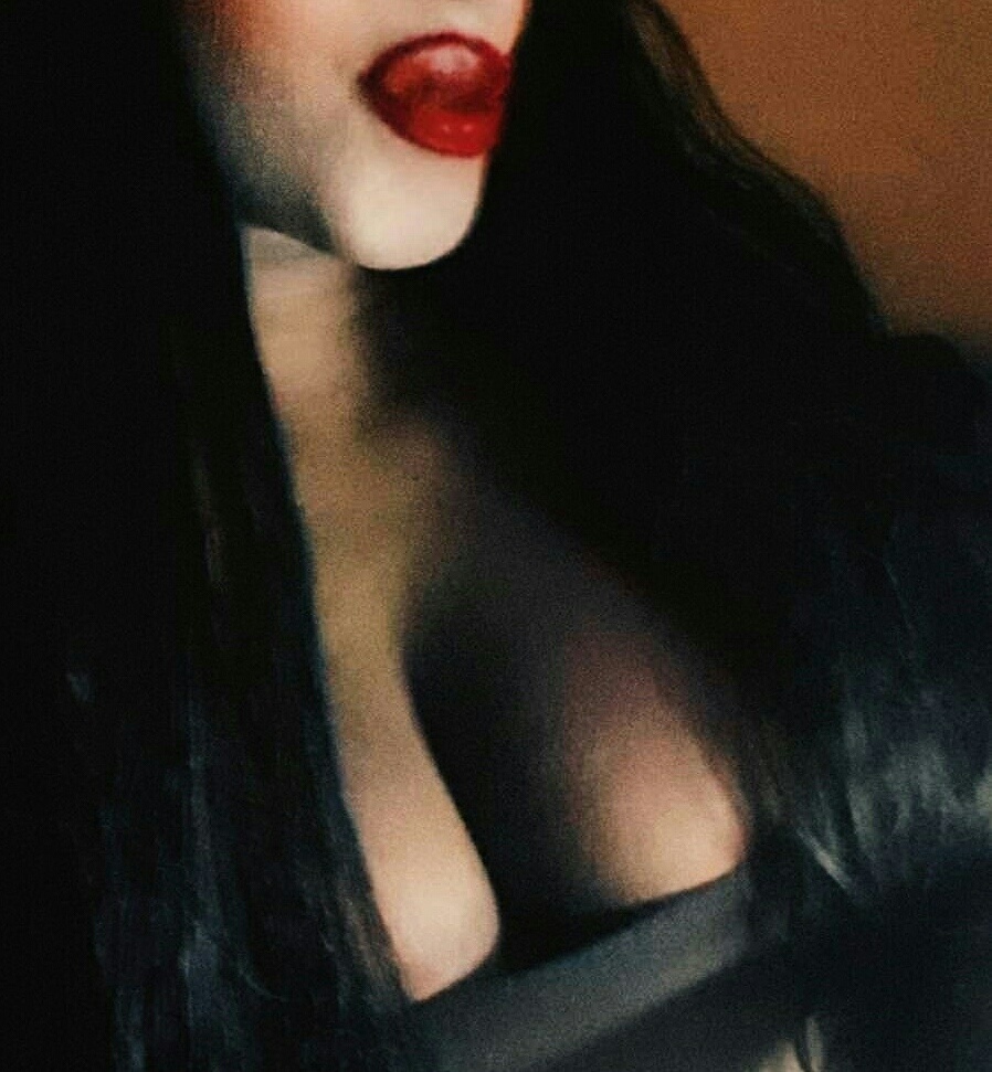 GorgeousBlackBee