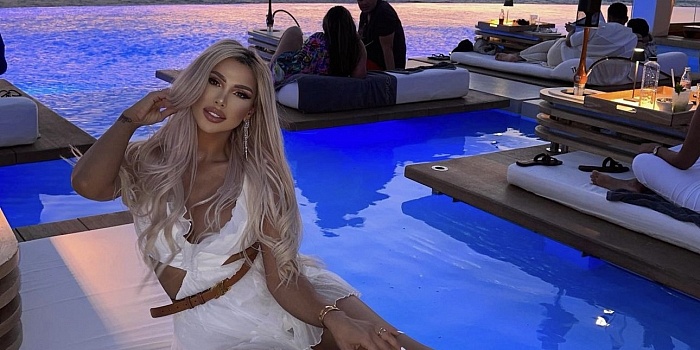 Alice Lopes’s Cover Photo