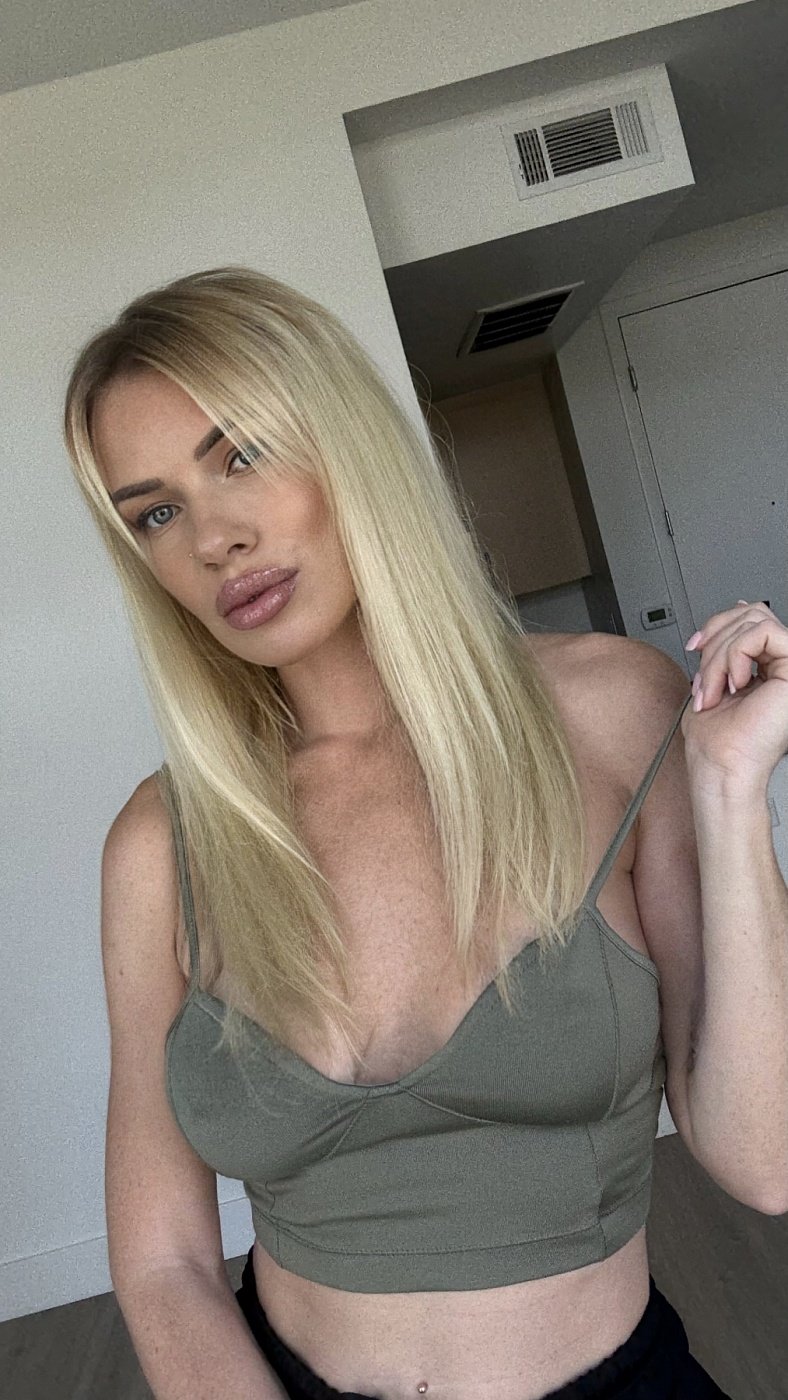 Helena Available for u