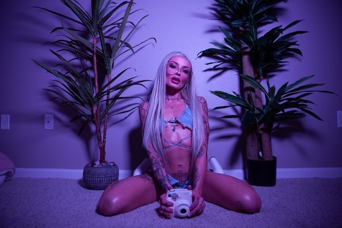 Chloe Carter