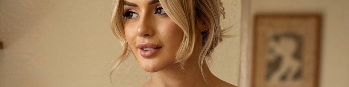 MiaQueen’s Cover Photo