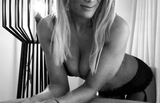 Femme Fatale Elle