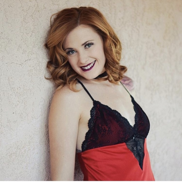 Ella Bloom