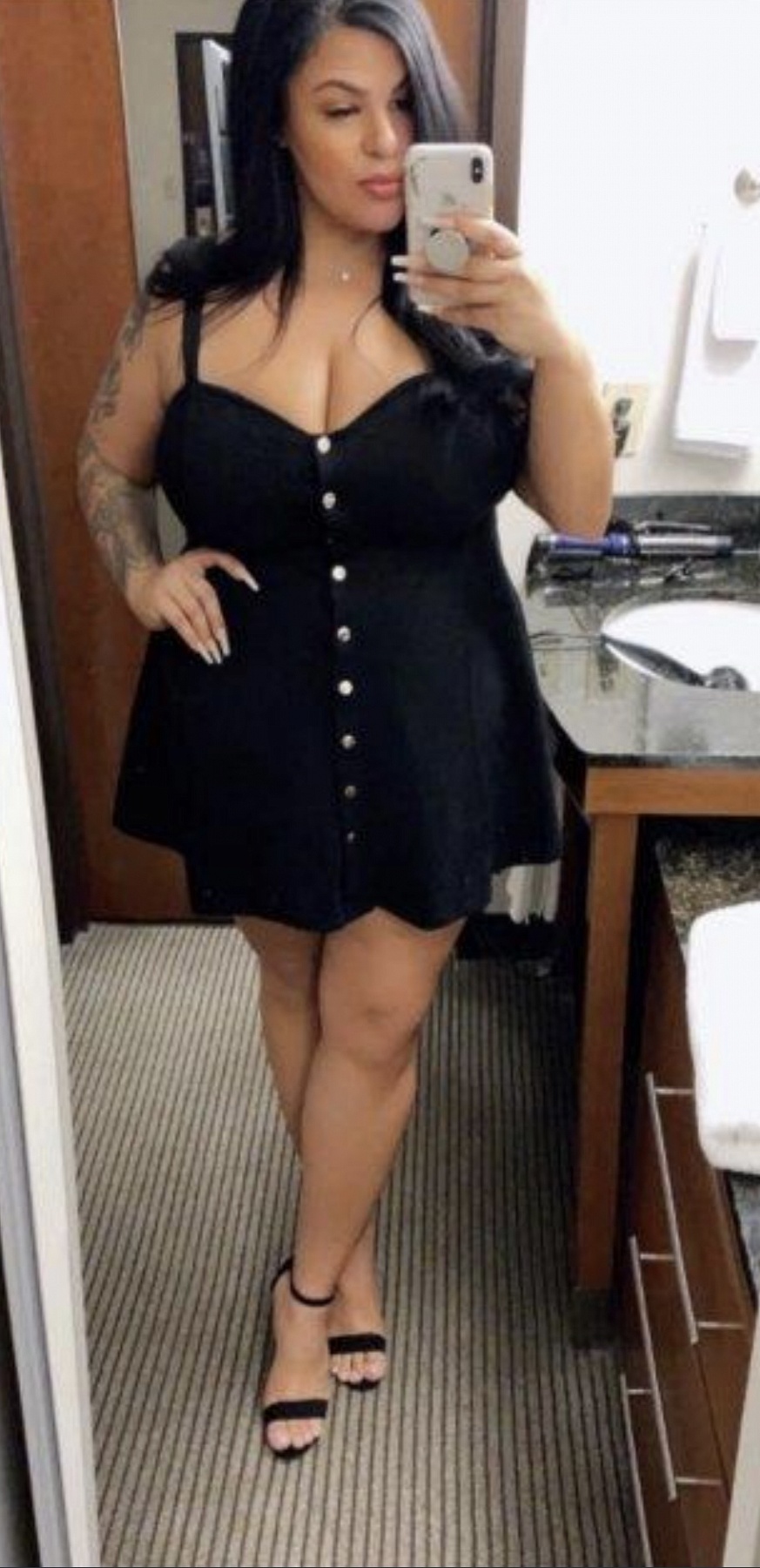 Voluptuous Vee