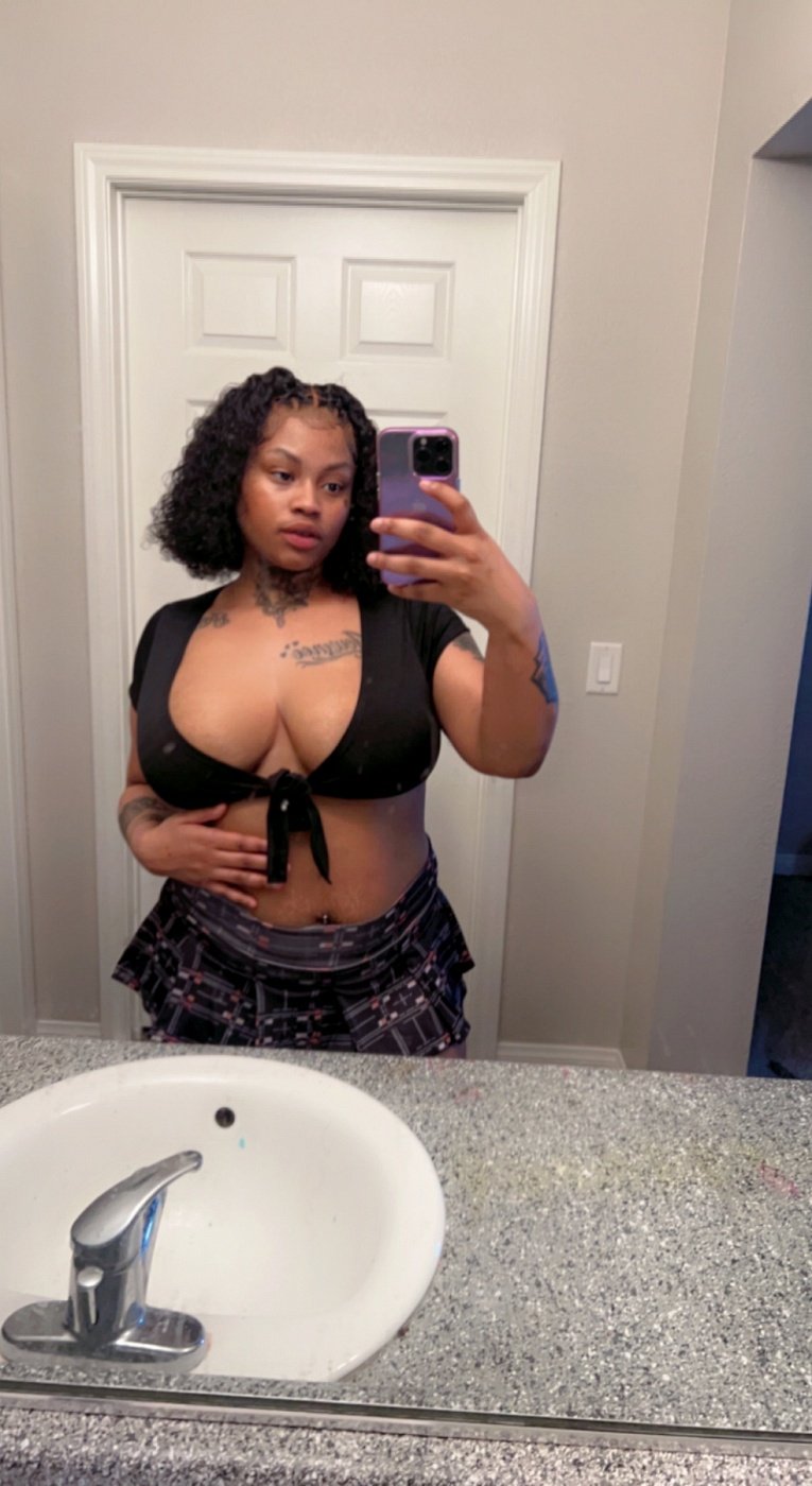 Lola Ivy