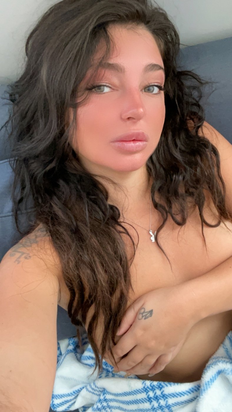 Vanessa Rae ❤️ Curvy Green-Eyed Female Entertainer in Hartford | Slixa