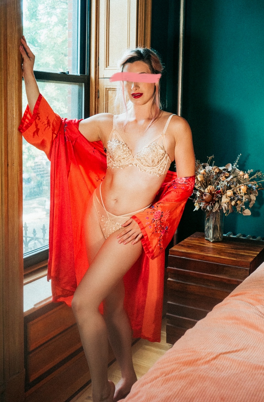 Julia Flowerbomb
