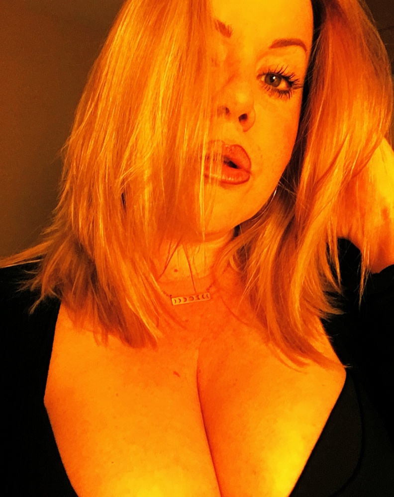 Super Busty Taylor Vaughn