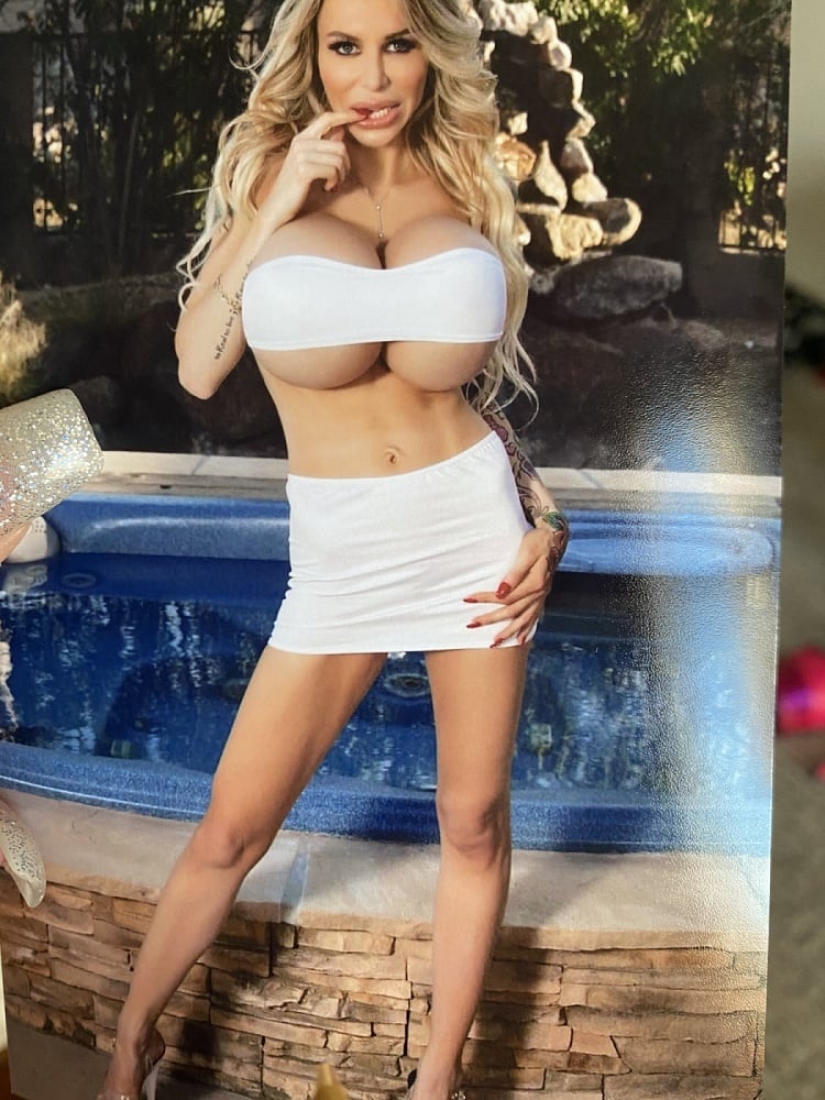 Danielle Derek Escort